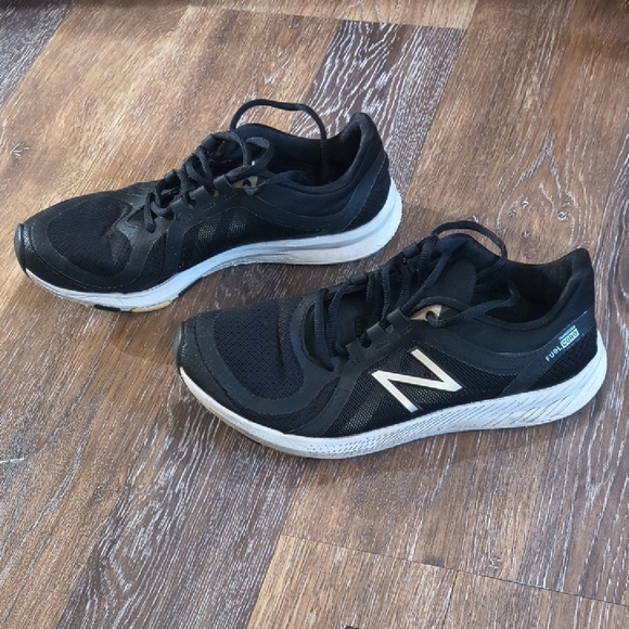 New Balance Black and White Men's Sneakers - Picture 3 of 6